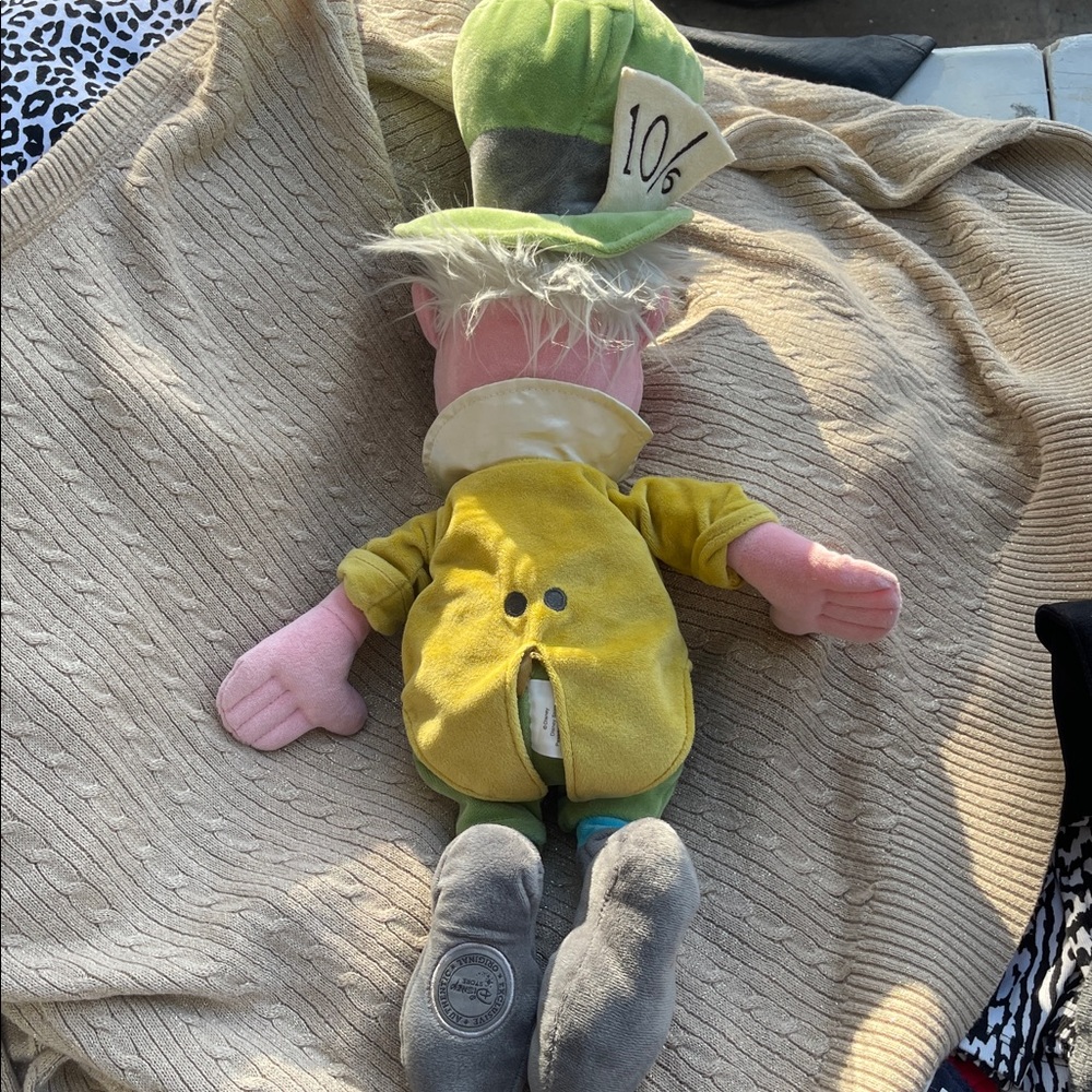 Mad Hatter Plush Toy with Green Hat - Picture 4 of 7